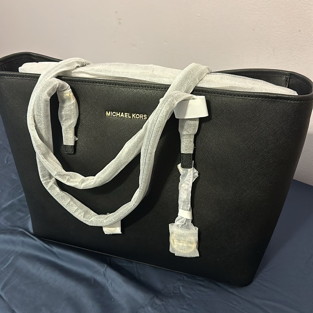 NWT Authentic Michael Kors Jet Set Travel Tote Black